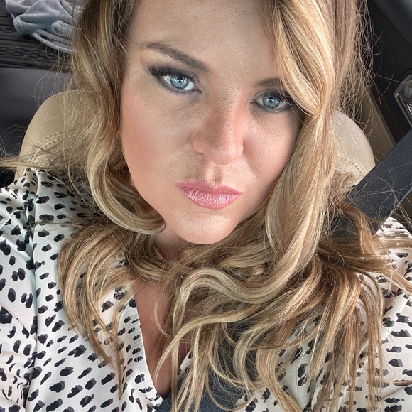 Meet your Posher, Ashly - Picture 2 of 8